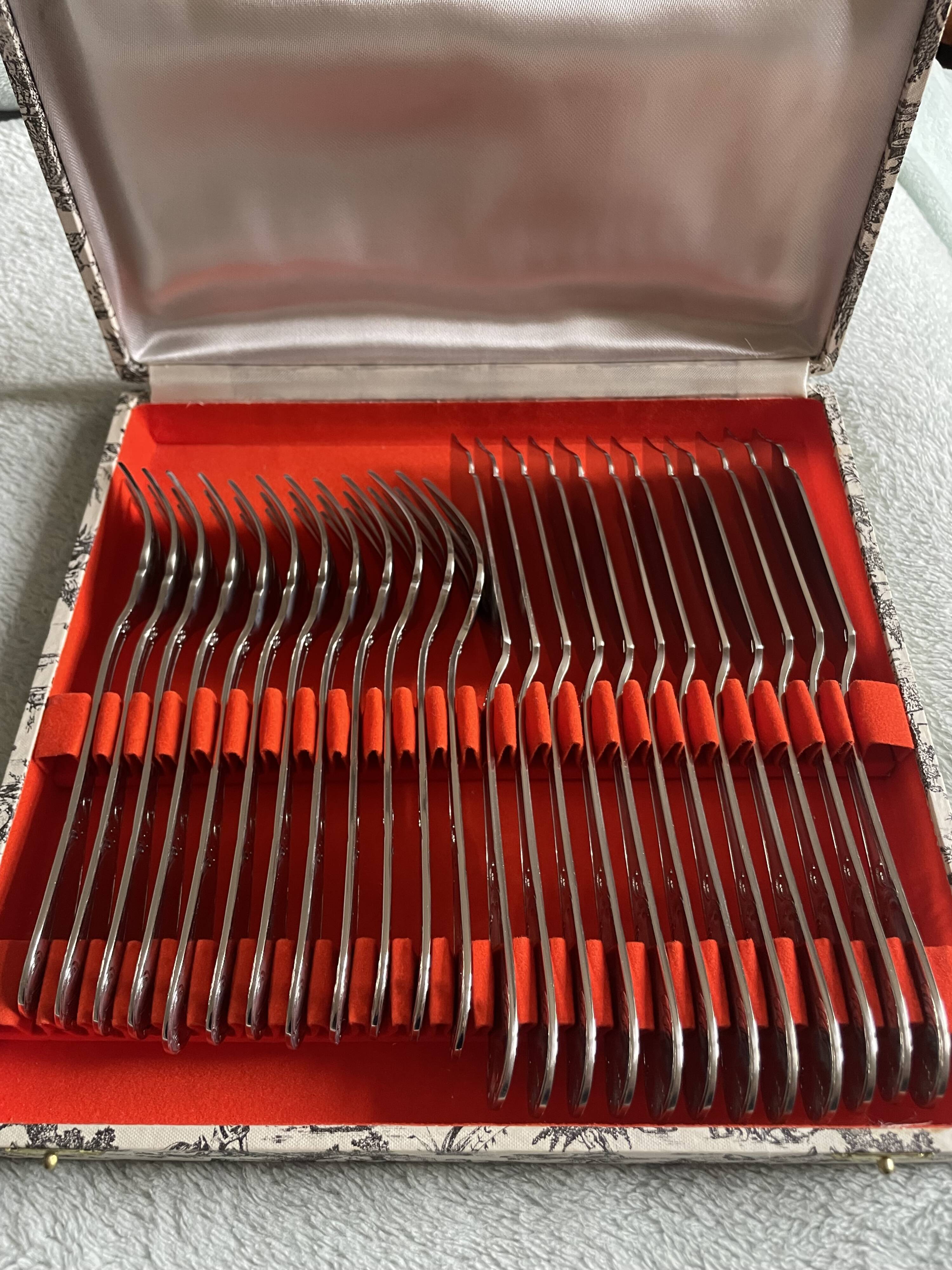 Vintage toile de Jouy cutlery set for 12 fish forks, stainless steel 18/10, like new.
