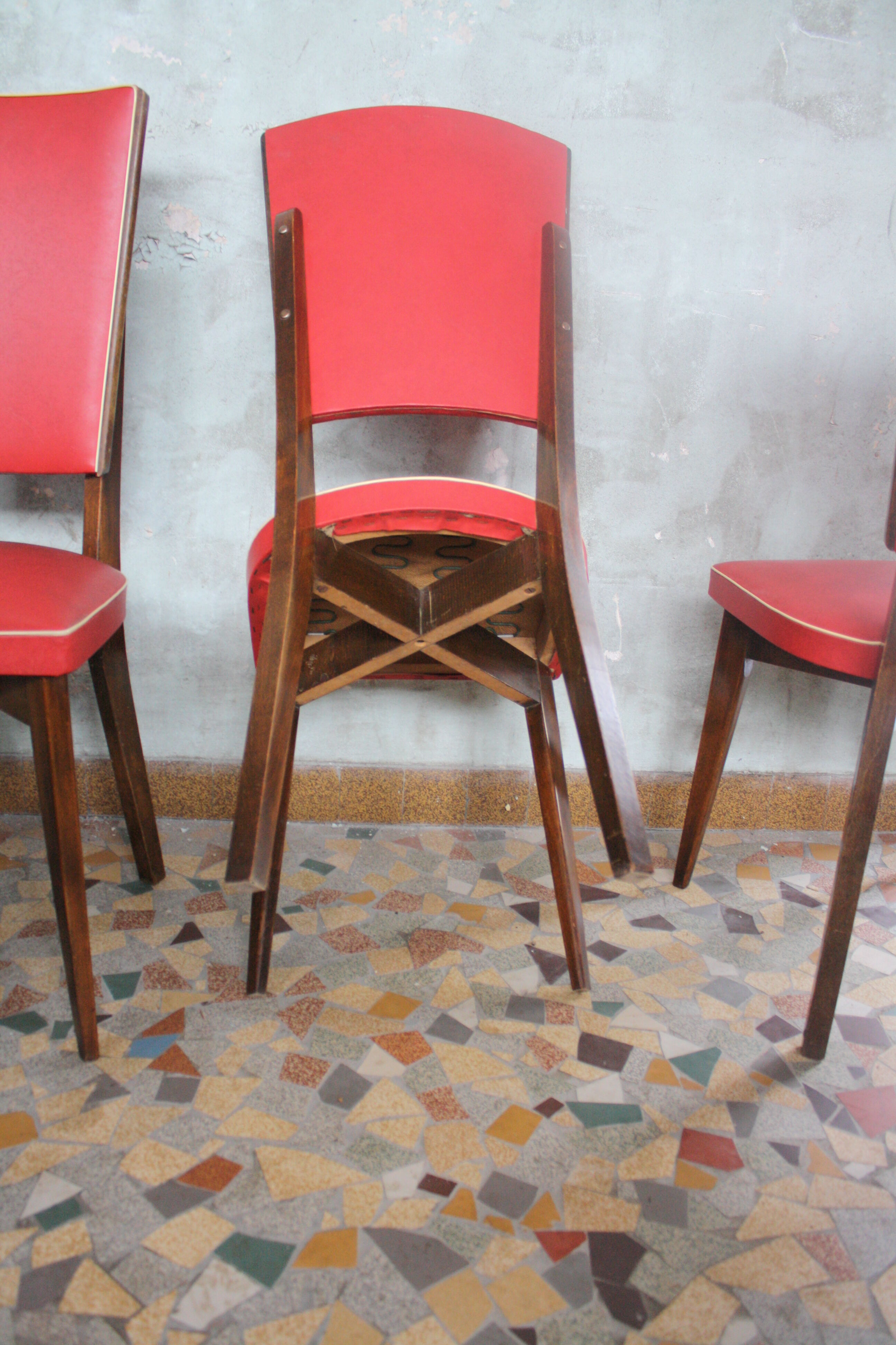 Lot of 8 vintage wooden chairs and red skai