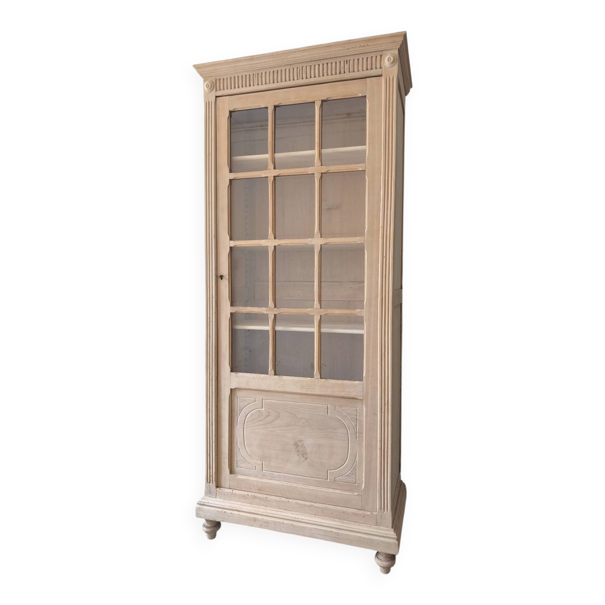Antique glass-fronted cabinet with crossbars / display cabinet