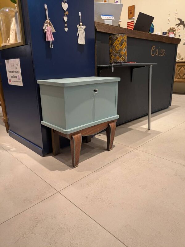 Table de chevet relookée