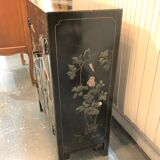 Ancien meuble chinois laqué noir orné de pierres dures / cabinet