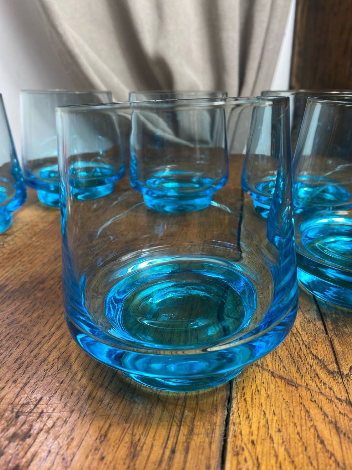 Six verres en verre bleu turquoise