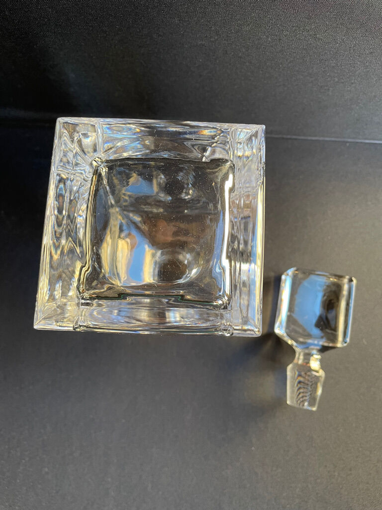 Whisky decanter in blown and cut crystal
