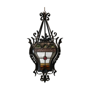 Lanterne en fer forgé avec des