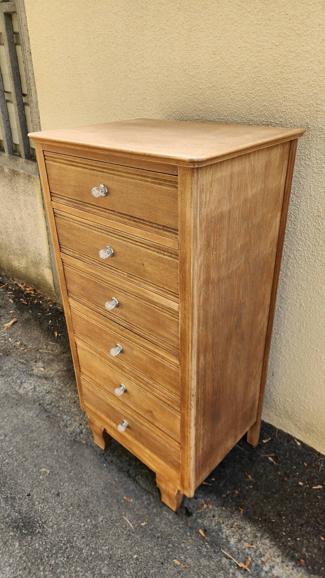 Vintage 1950s oak chest of drawers with 6 drawers.