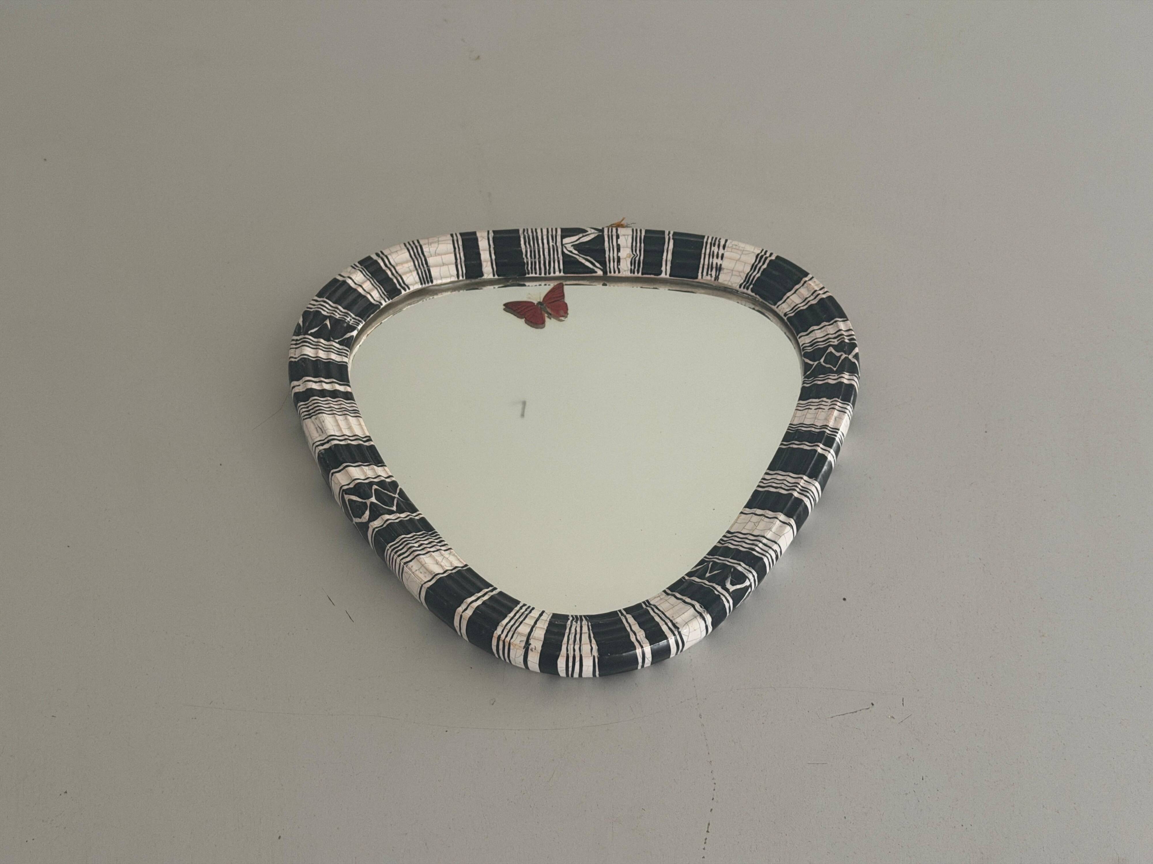 Small wall mirror, round triangle in black and white ceramic, 1950s, Germany.