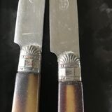 Pop-up Christmas 2022 Set of 4 knives in horns and chiseled metal dating from the early twentieth century.