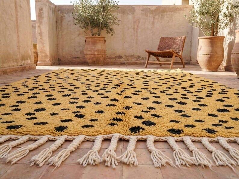 Handmade pure wool rug, size 200x300 cm.