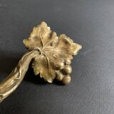 Pair of Art Nouveau bronze handles decorated with vine leaves, 1930