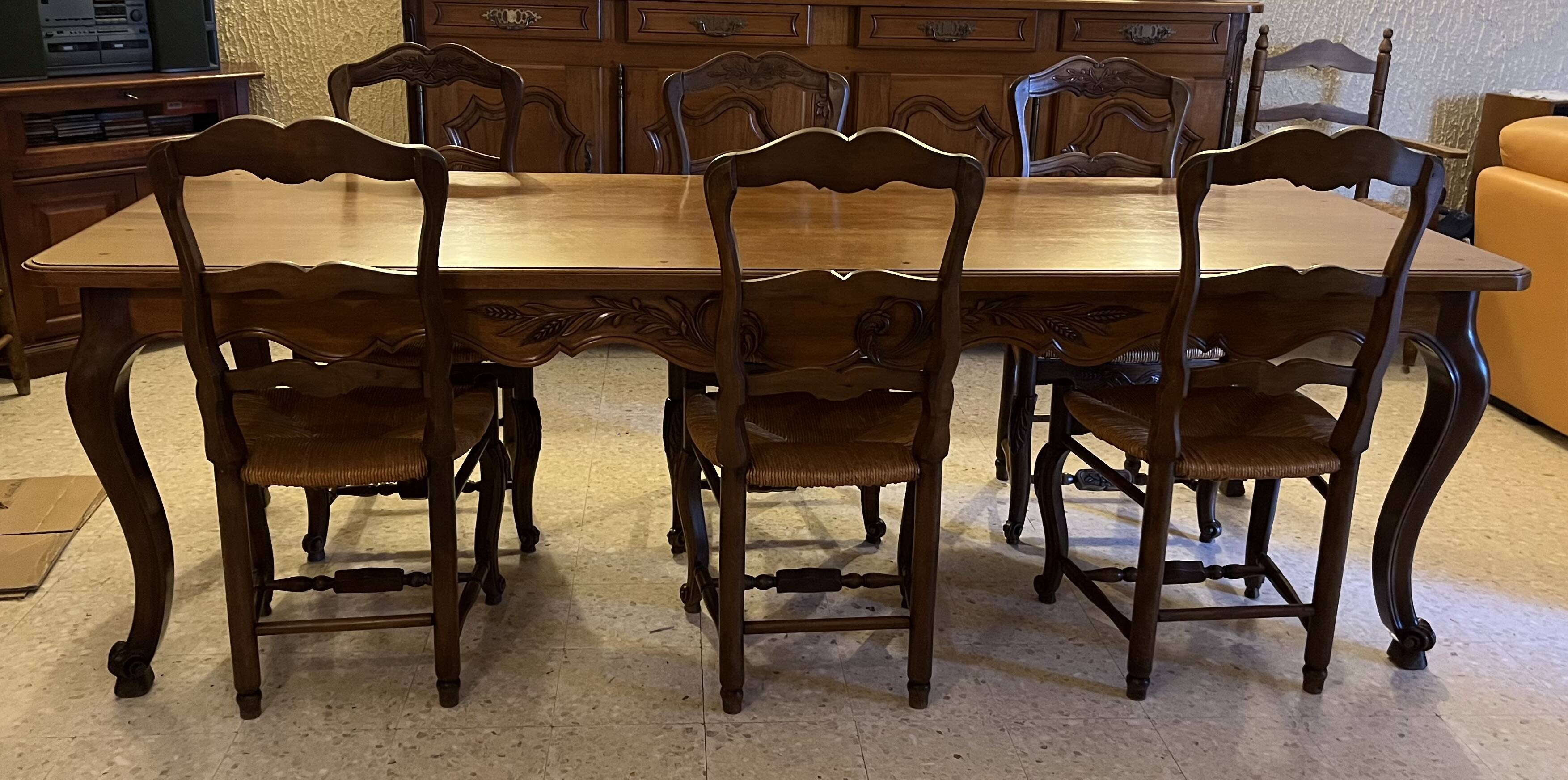 Dining room table and 6 chairs