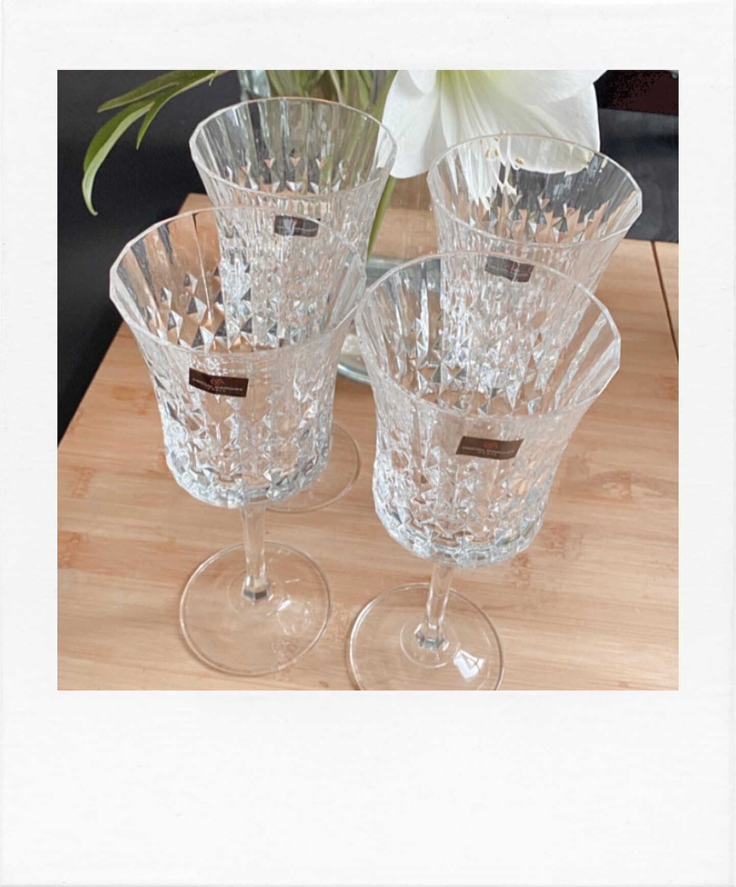 Set 4 crystal wine glasses