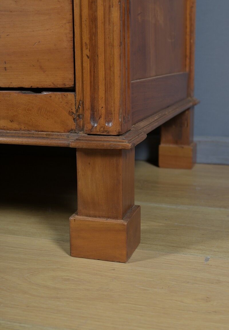 Mahogany commode, Louis XVI period – late 18th century.