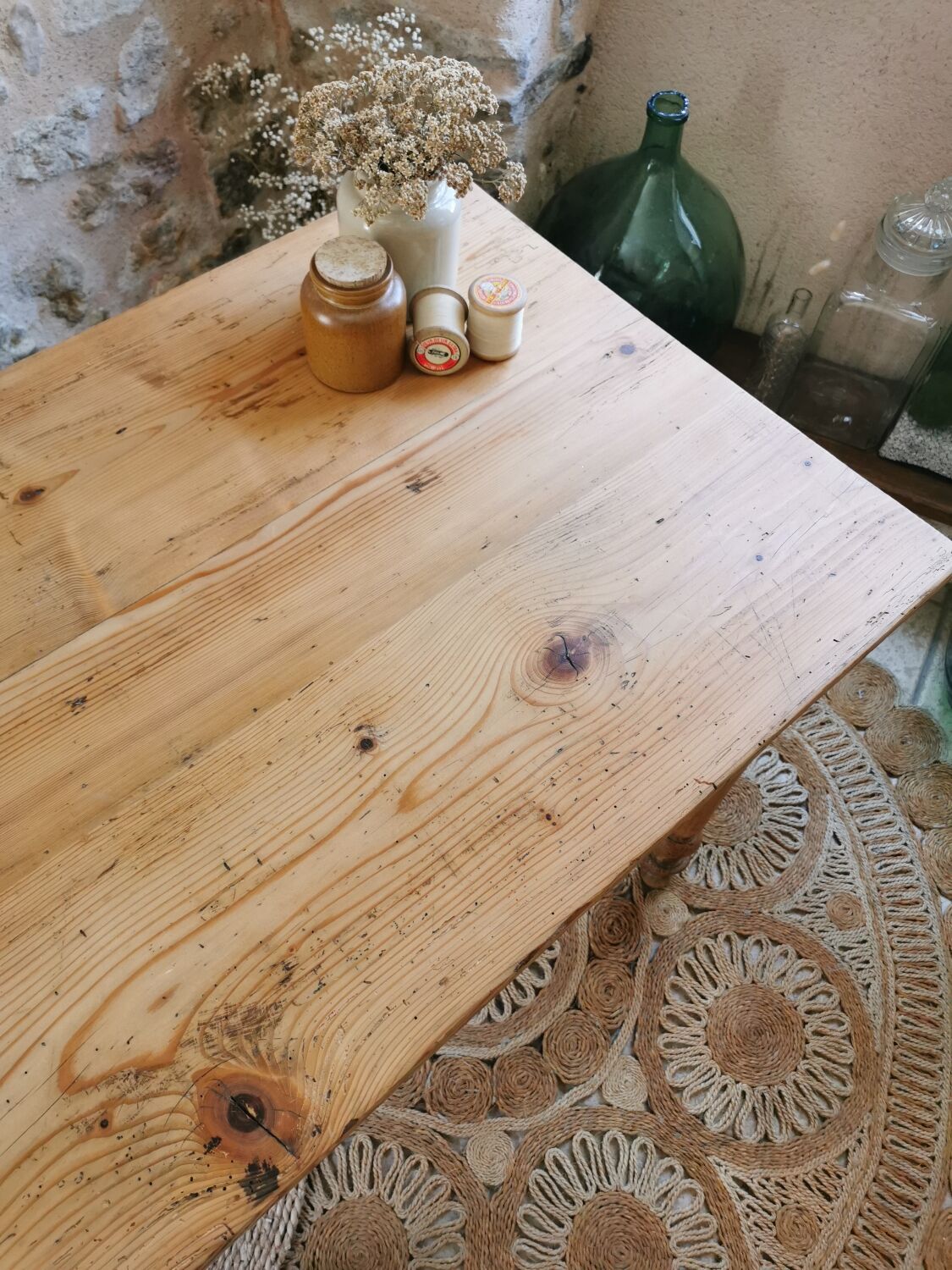Table, desk with turned feet