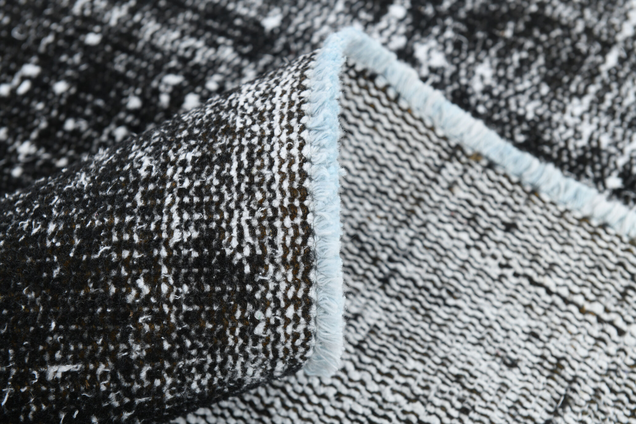 Handknotted wool rug, 284x172cm