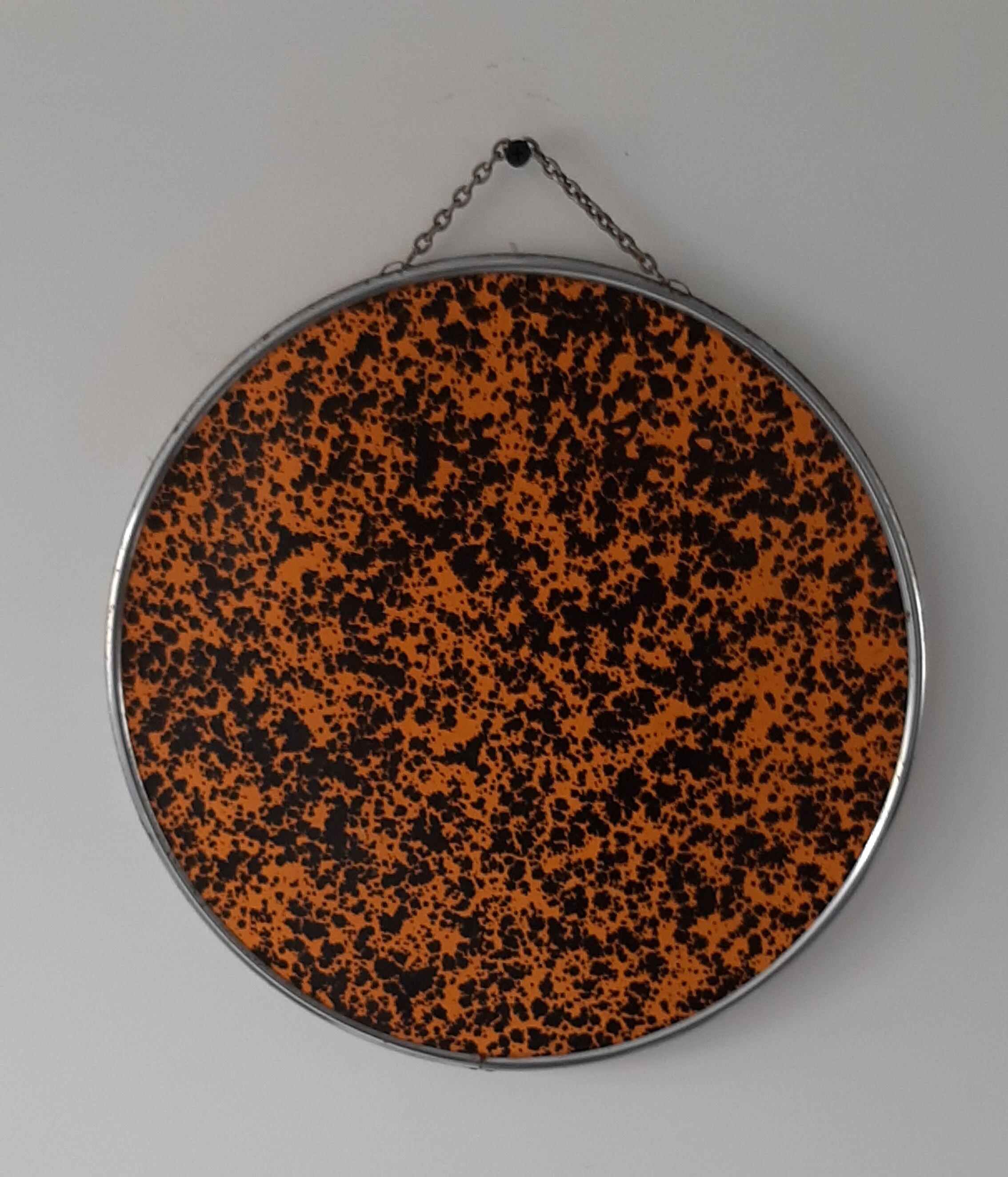 Round barber mirror with chain 29cm