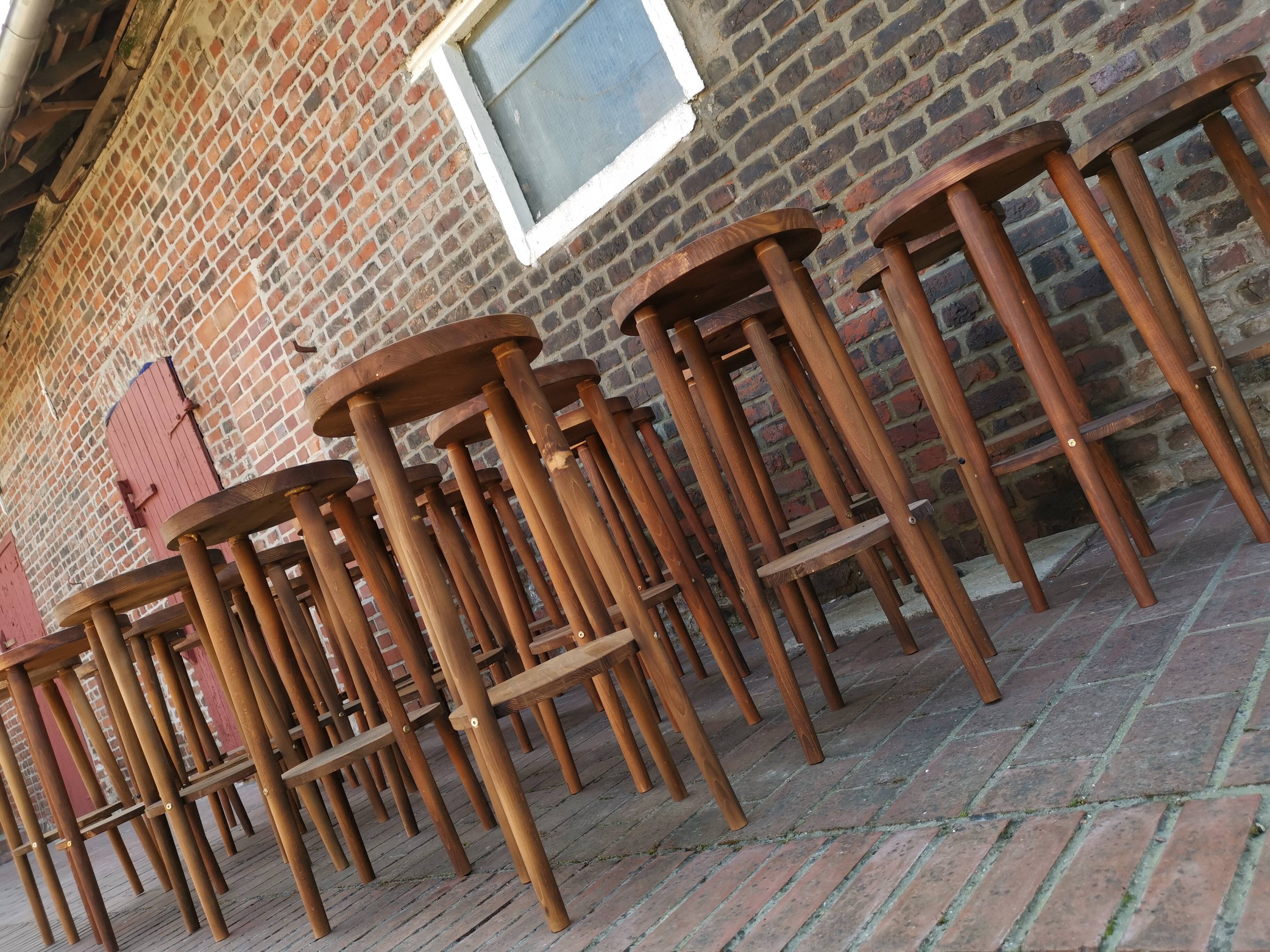 Lot de 30 tabourets pieds compas hêtre Baumann
