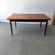 Table à manger rectangulaire à rallonges design scandinave en teck