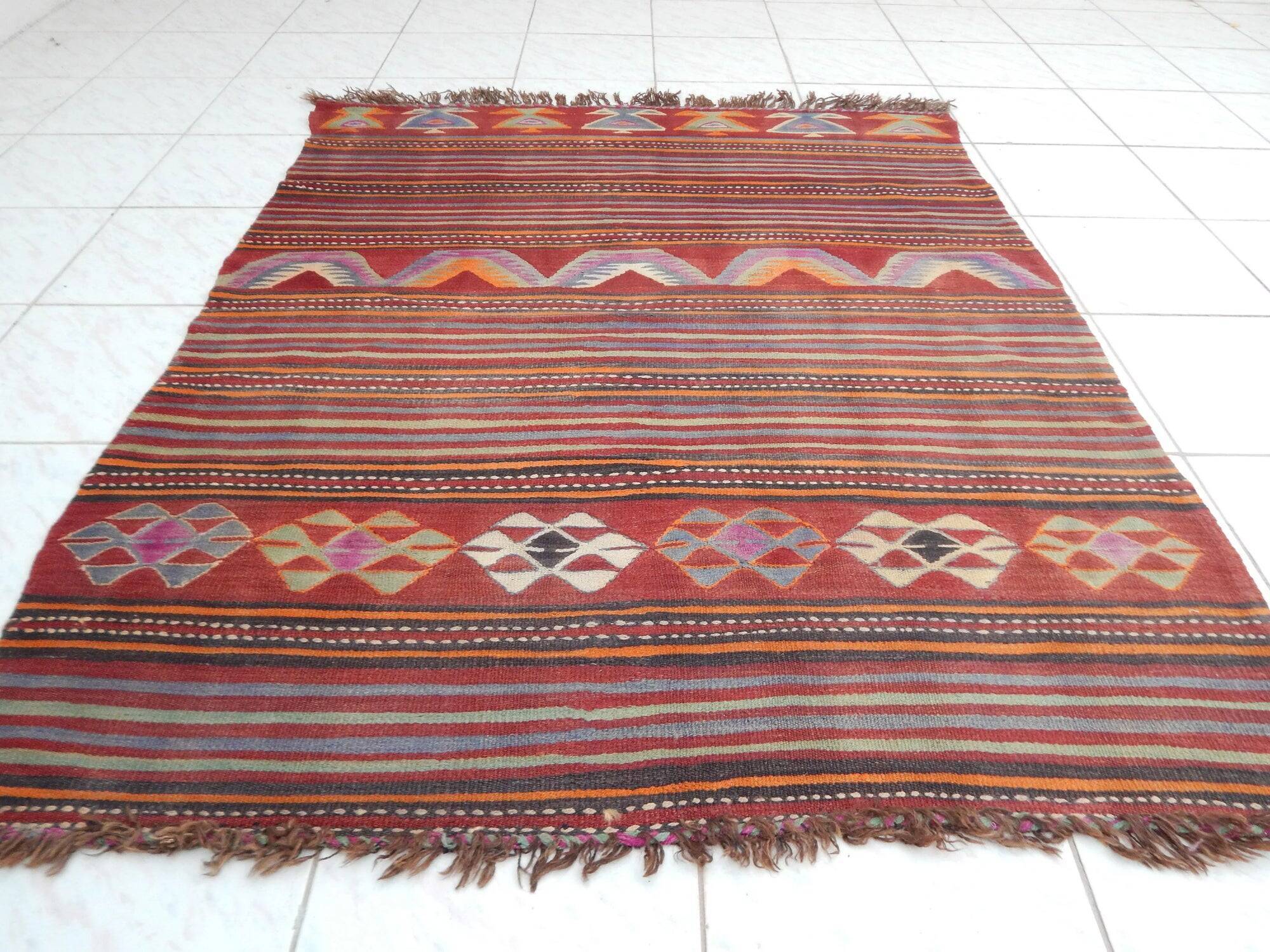 Vintage Turkish kilim, handwoven, 136x167 cm.