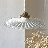 Suspension in pleated opaline