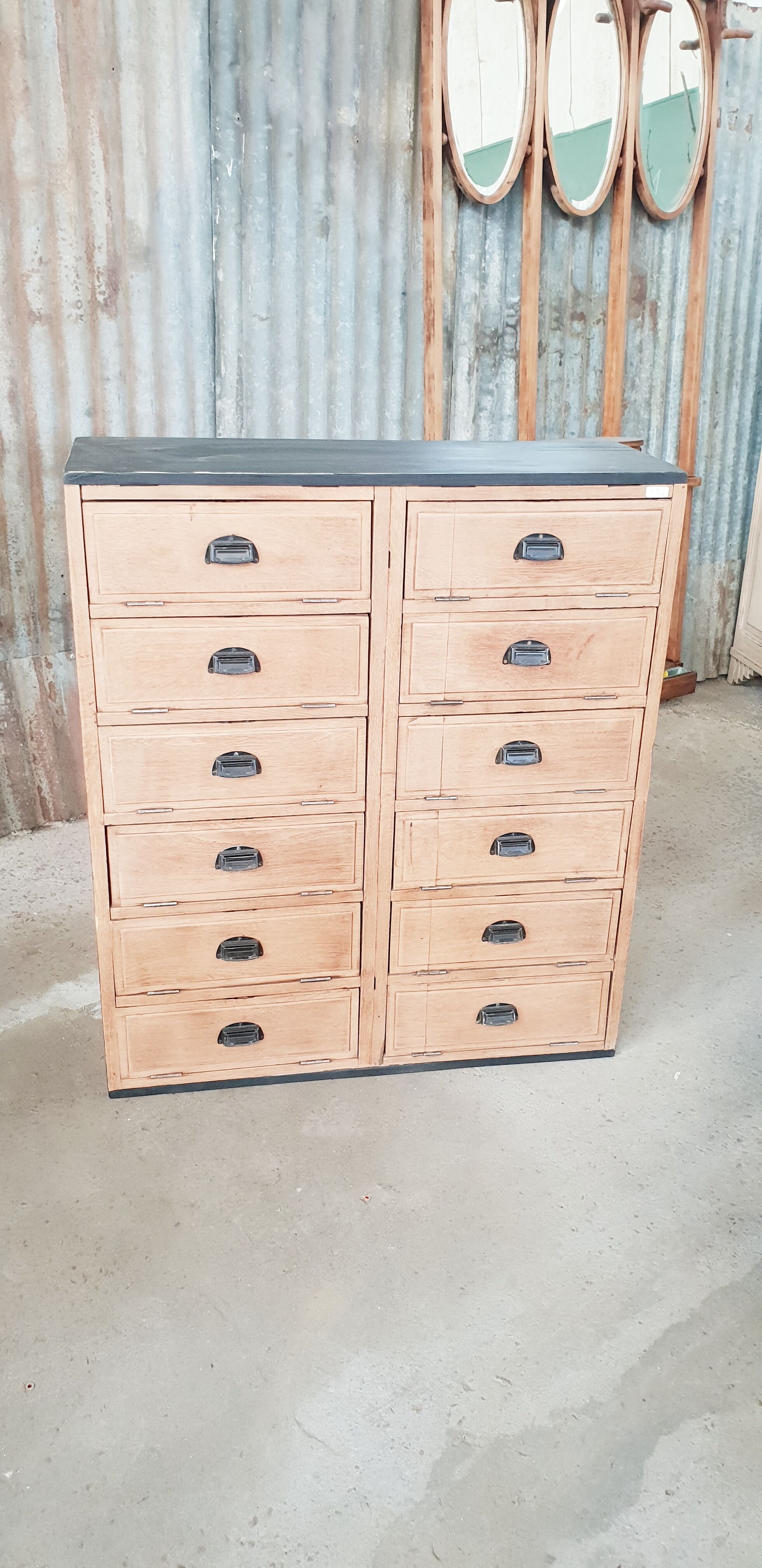 Notary valve cabinet