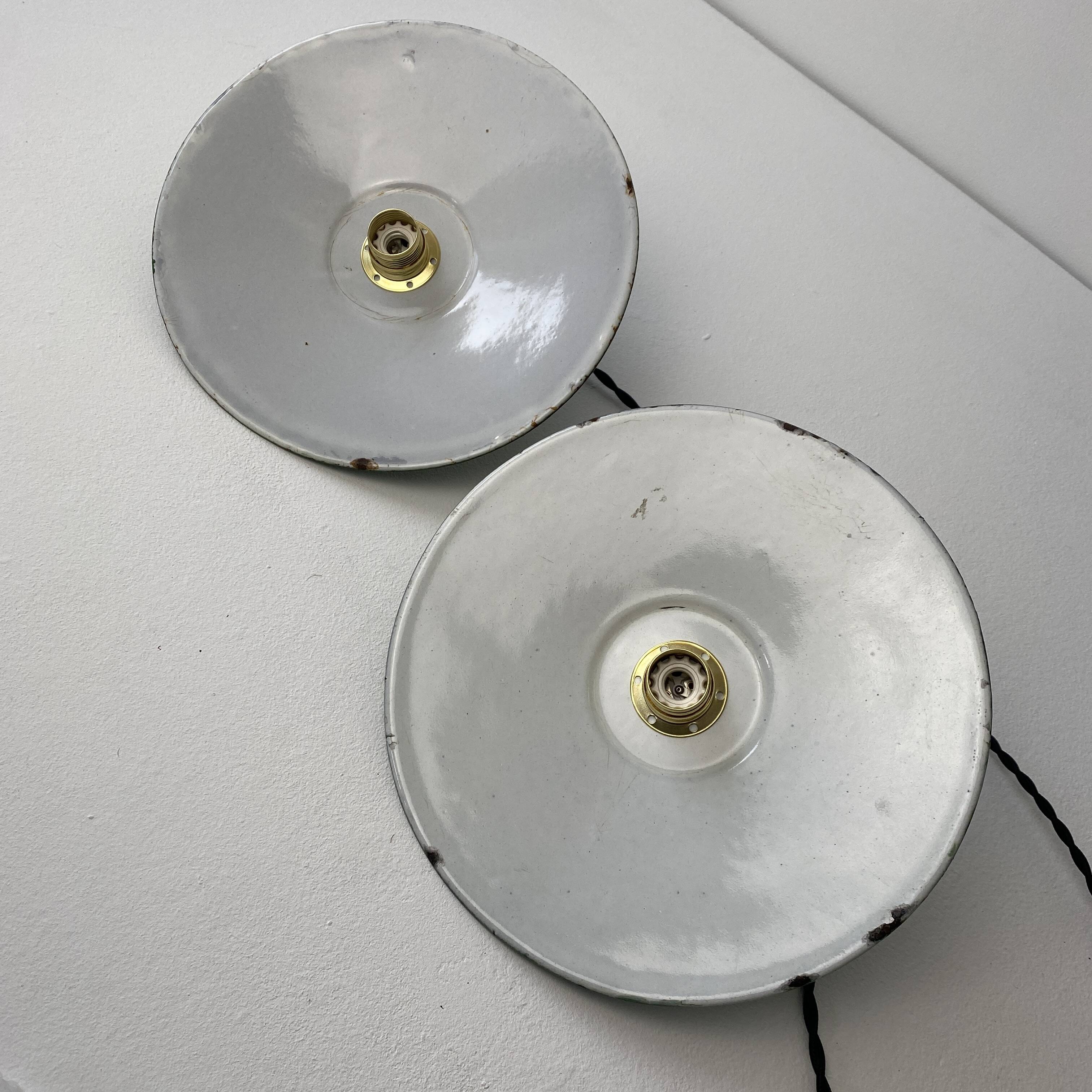 Ancienne paire suspensions industrielles emaillees vertes 24 cm