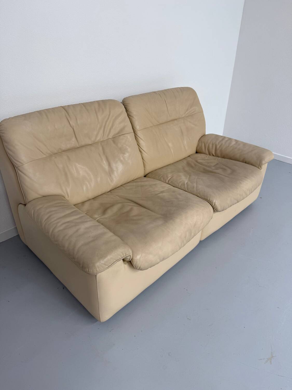 Old 2-seater beige leather sofa designed by Carl Larsson De Sede, vintage 80s