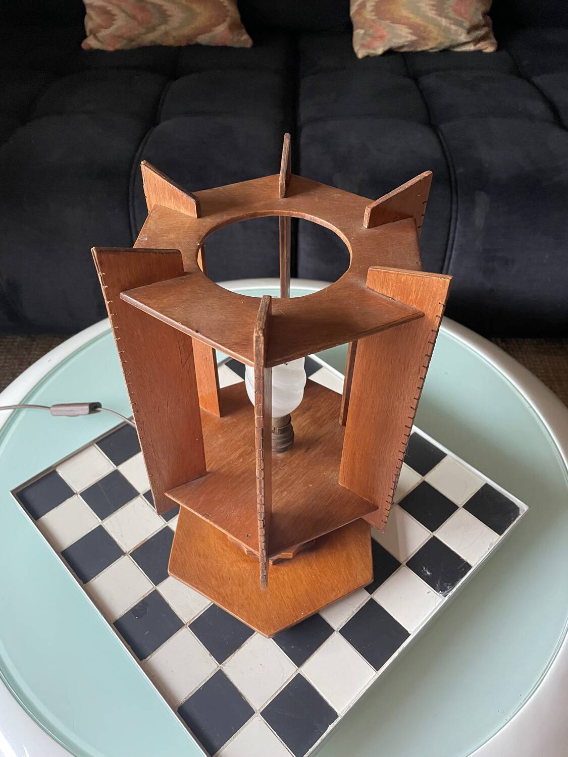 Lampe moderniste en bois - création d’ébénisterie artisanale 70’s