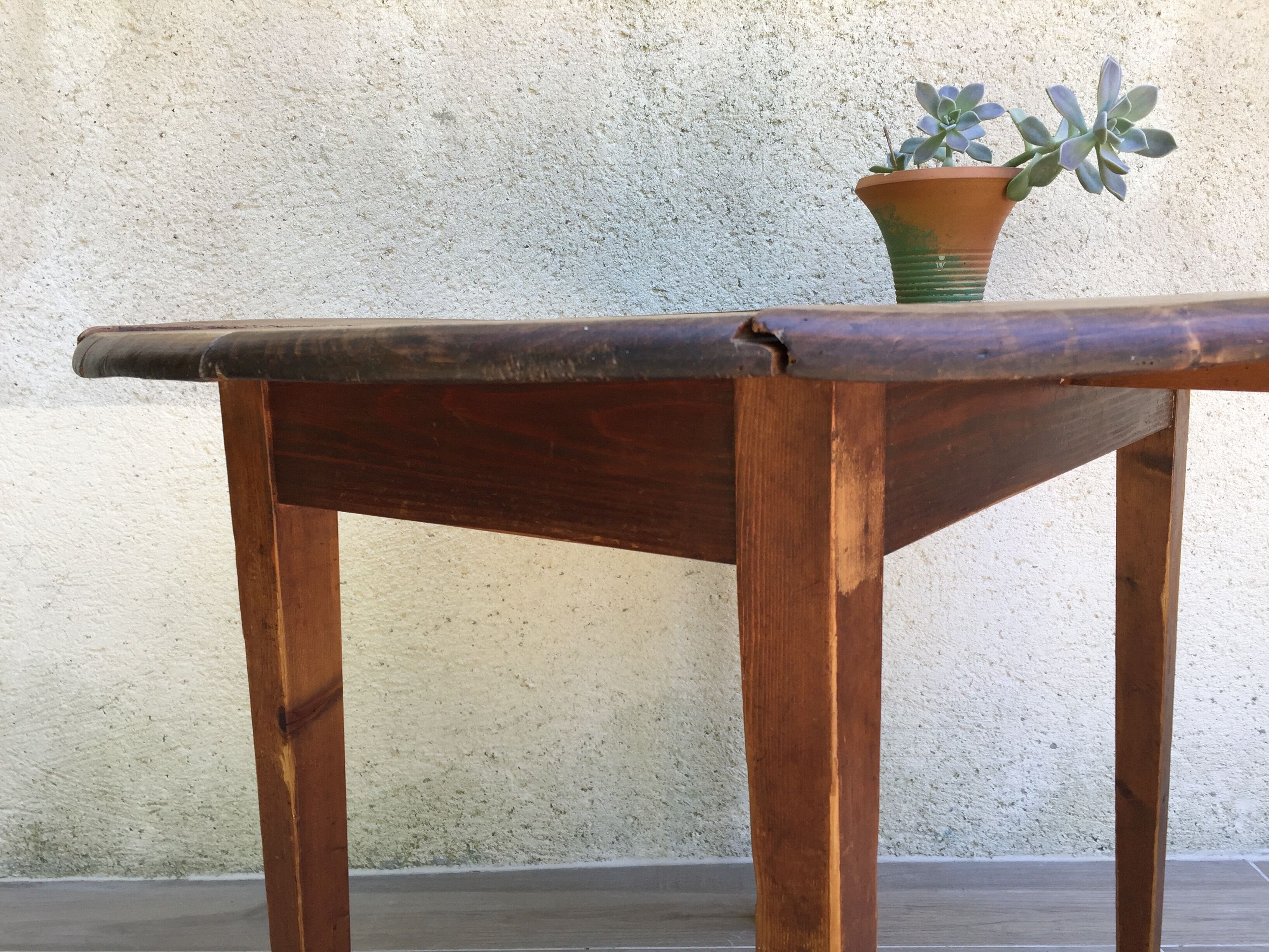 Round table at 2 vintage wood rabats