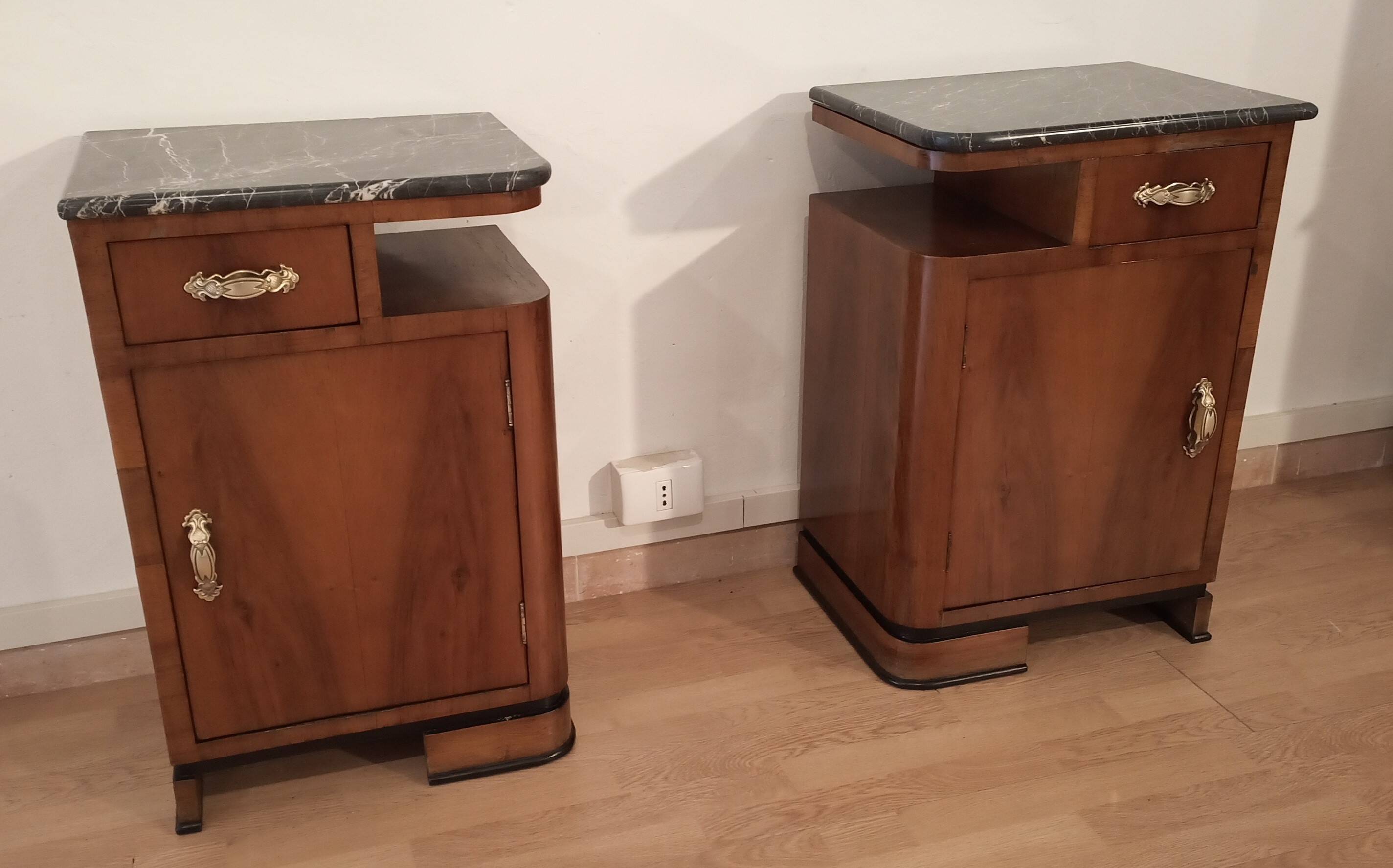 Art Deco Italian Bedside Tables in Walnut, Set of 2