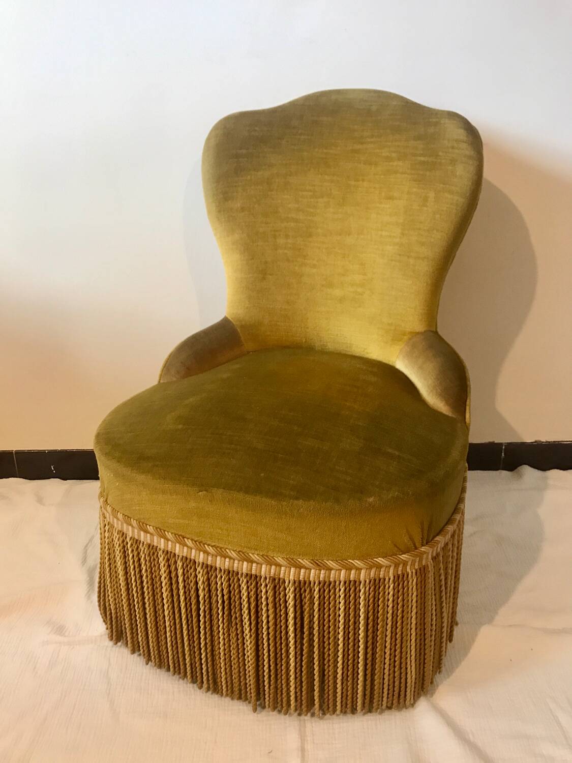 Toad armchair in gold velvet