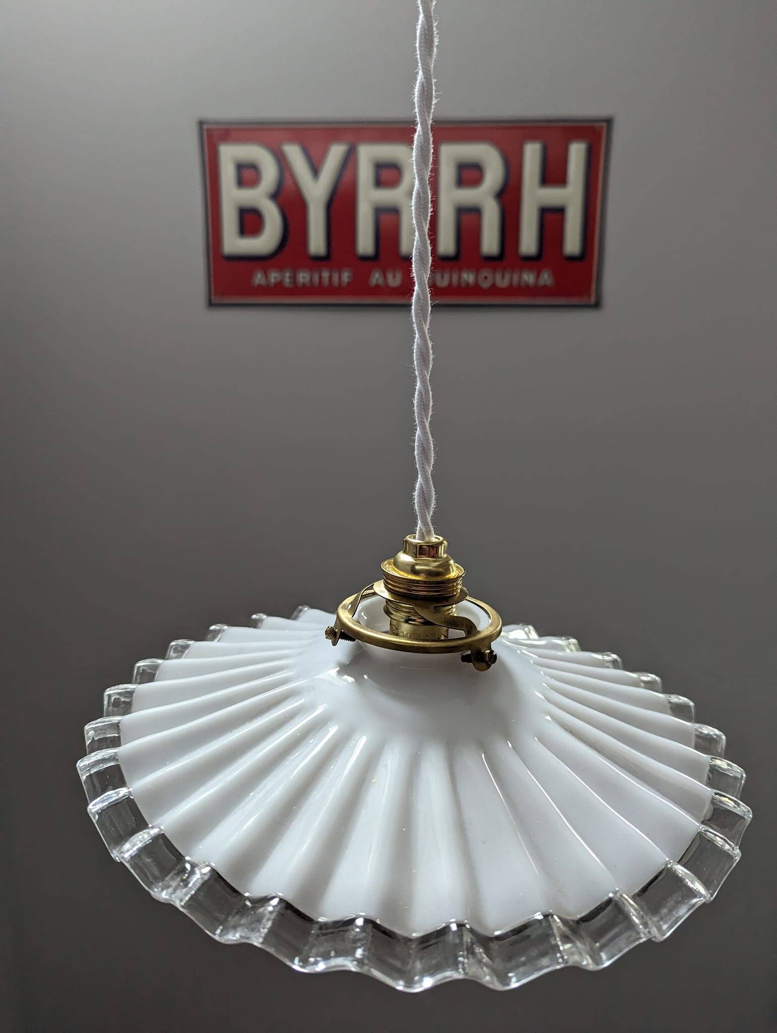 Old hanging lamp in white pleated opaline Art Deco 1930 Ø 25 cm