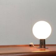 Lampe de table en chrome et verre de l'ère spatiale du milieu du siècle