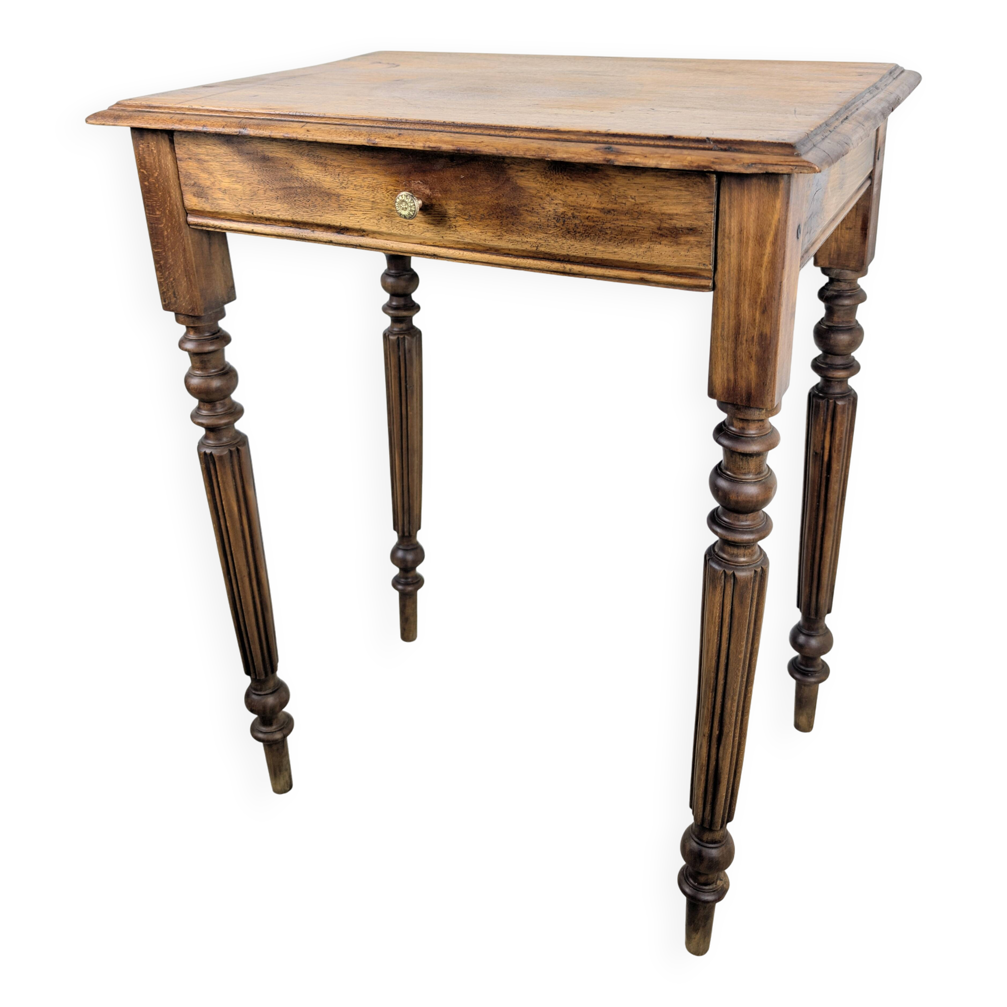 The small table with Louis XVI charm.