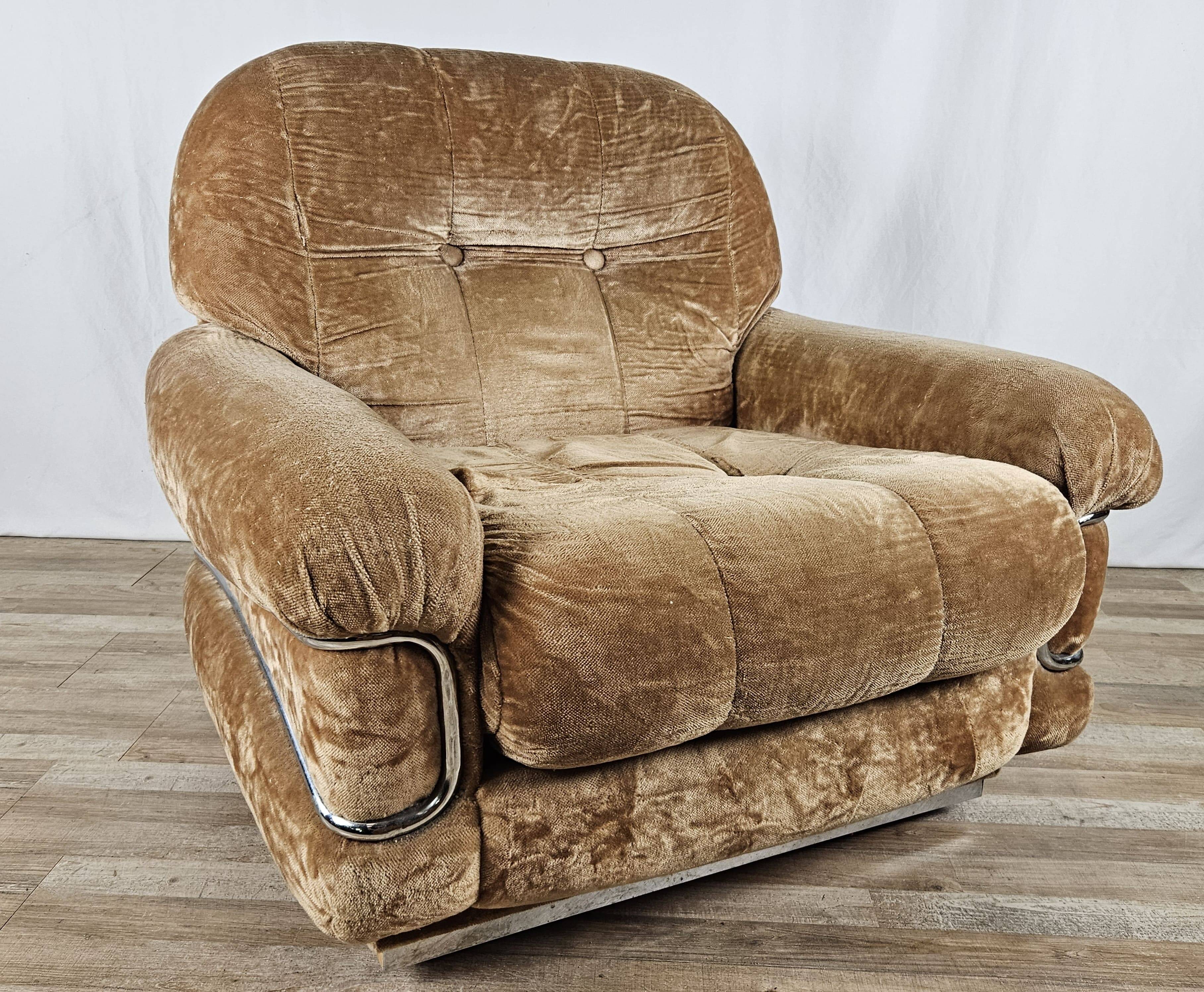 Fauteuil années 70 en tissu et acier