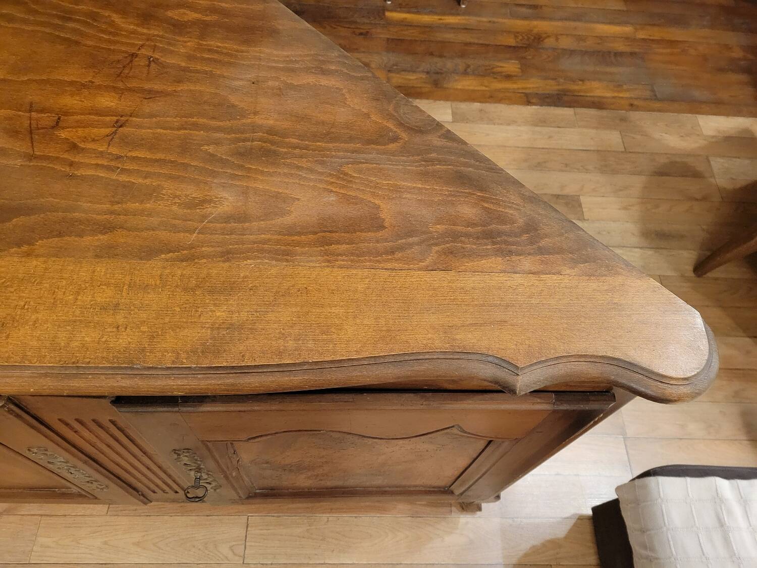 Louis XV corner sideboard