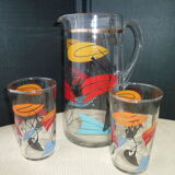 Water jug, decanter and its 2 glasses matching Vintage cups.  60s