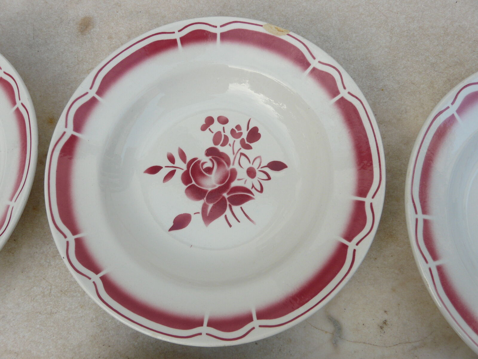 Vintage - Assiette Creuse - Fleurs Rouge - Numérotée 2264