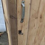 Armoire en bois naturel