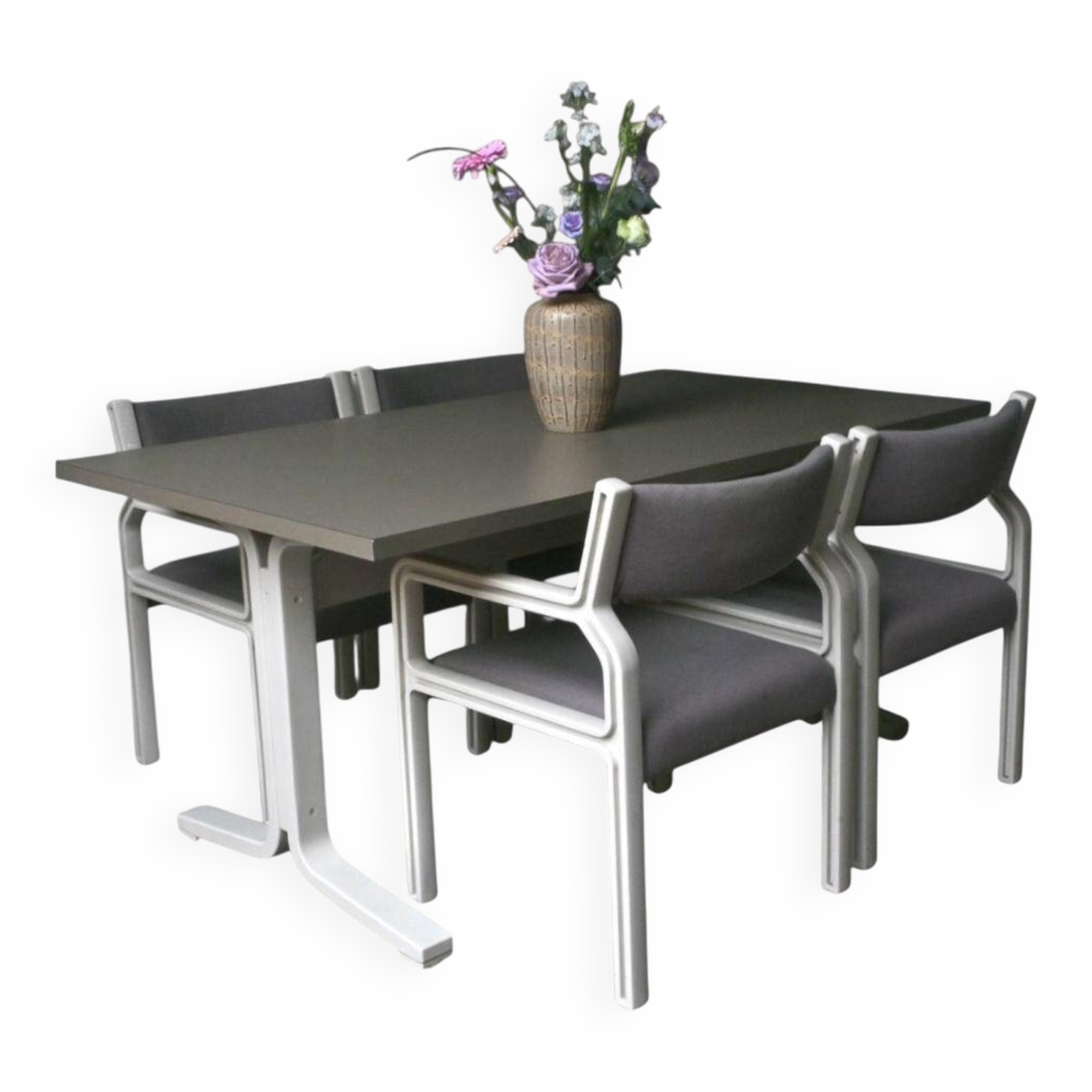 Dining table set and 4 dining chairs by Pierre Mennen for Pastoe.