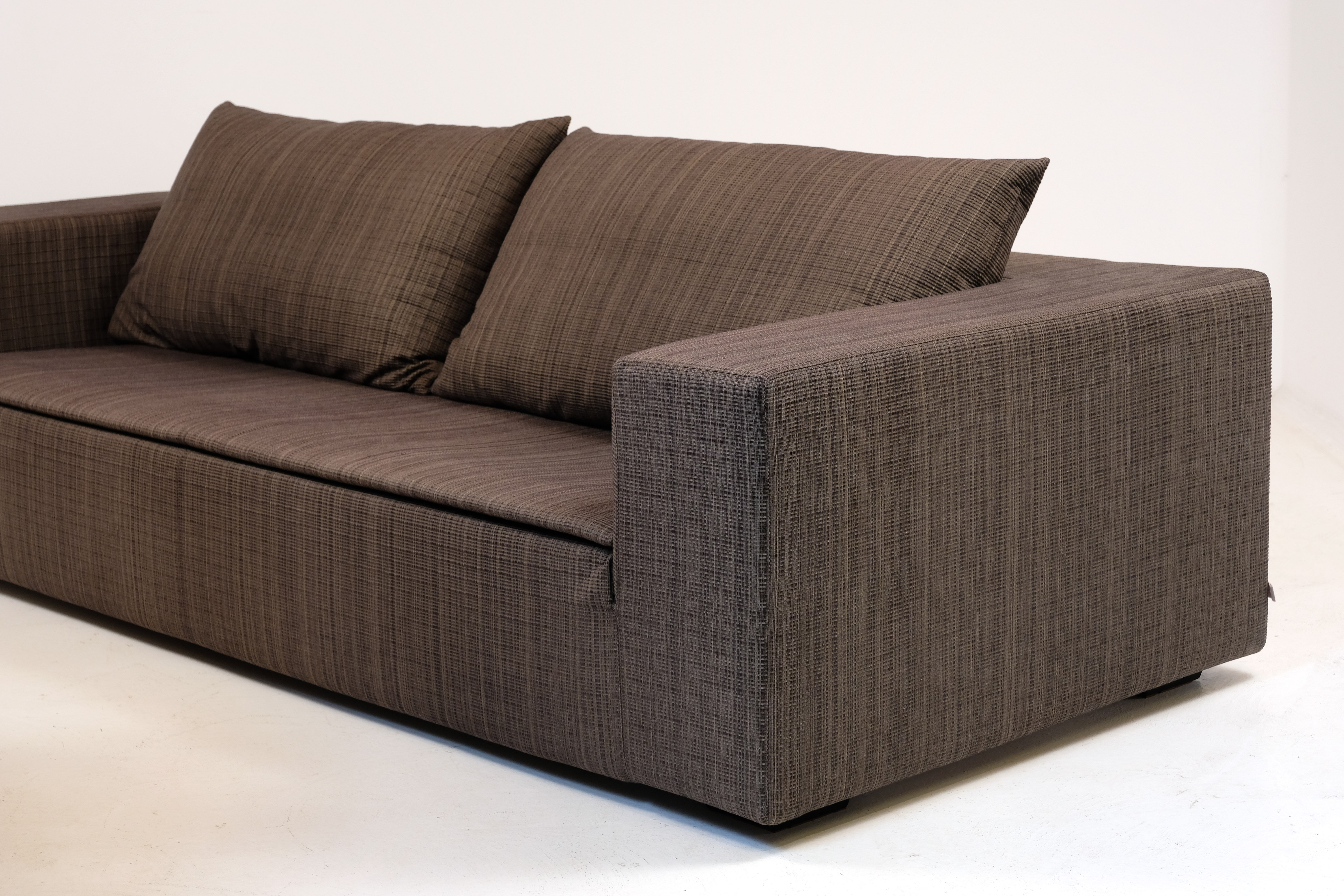 Grembo sofa by Armani Casa silk fabric