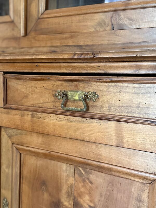 Buffet deux-corps ancien en bois massif