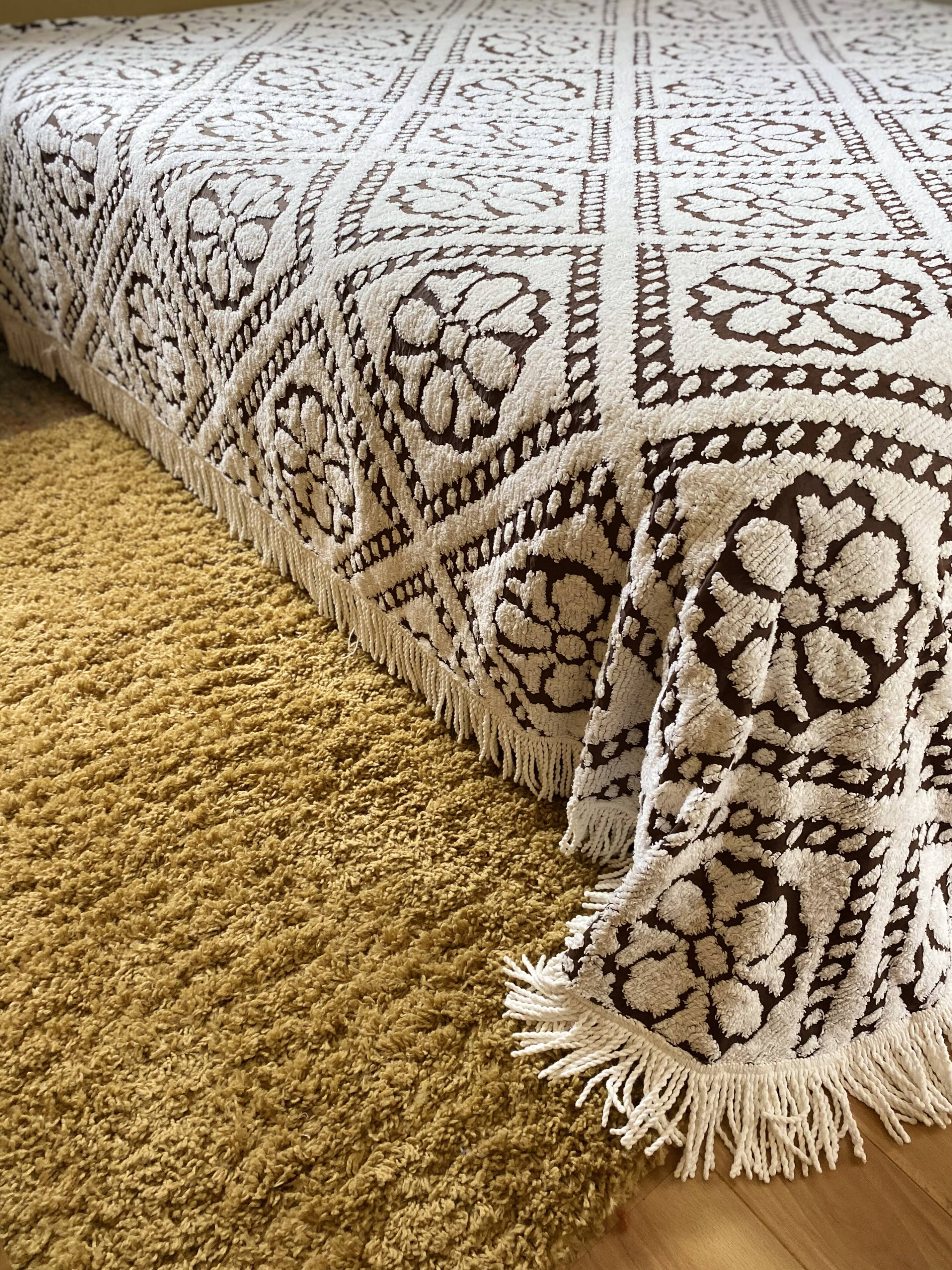 Bedspread with fringes