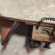 Téléphone décoratif en bois et laiton