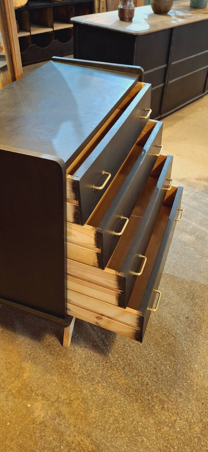 Vintage chest of drawers