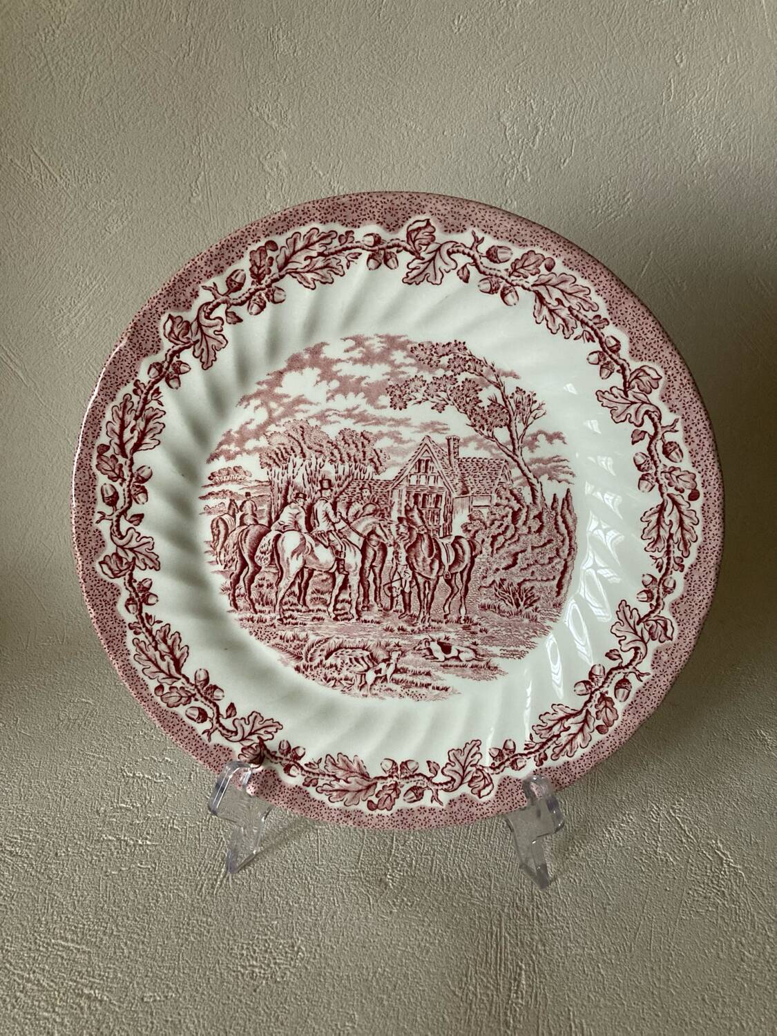 Royal Wessex red English dinner plate