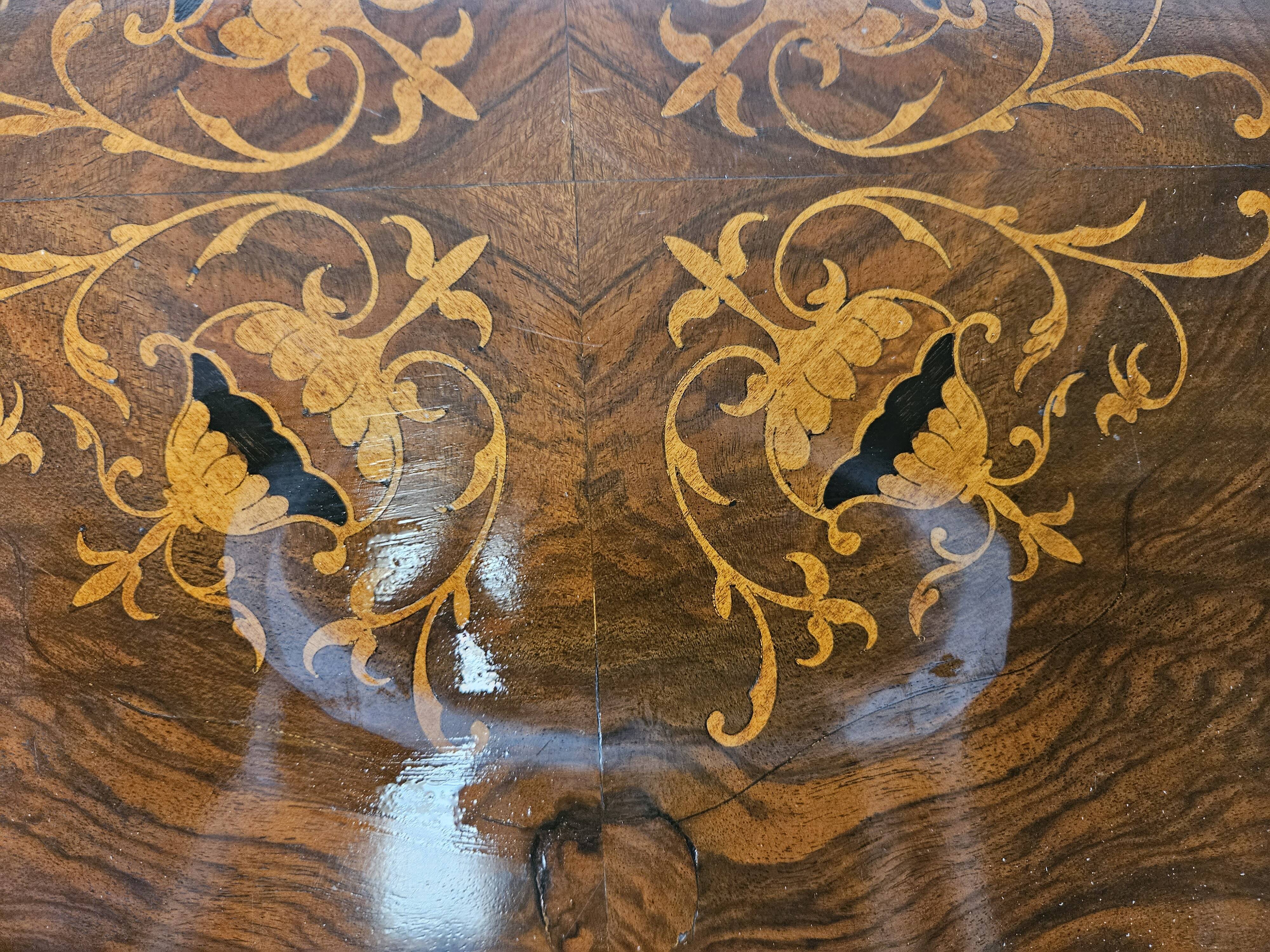 Coffee table in walnut with maple inlays and wheels