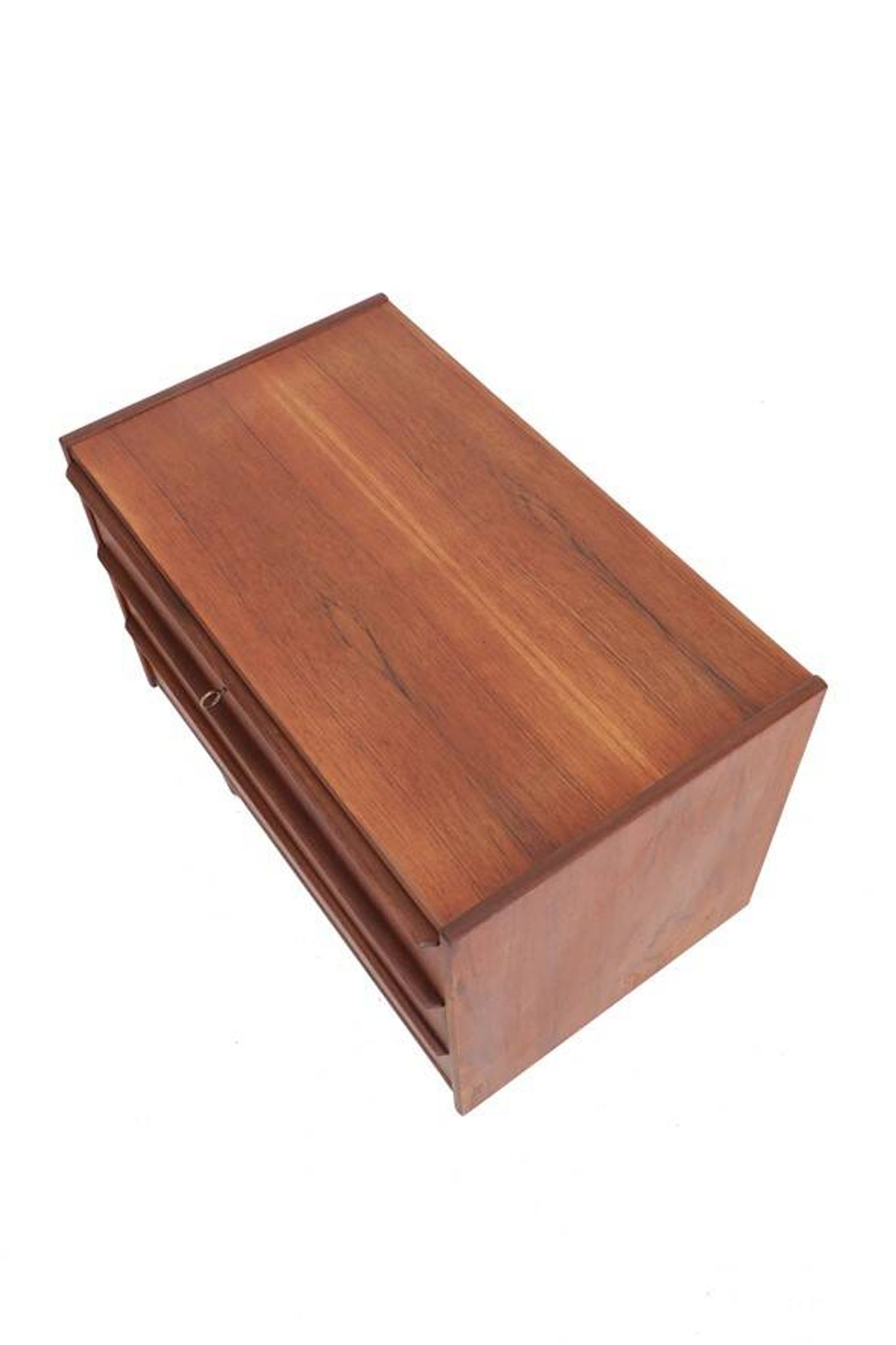 Mid-century teak chest of drawers / dresser / Danish modern design / 1960s
