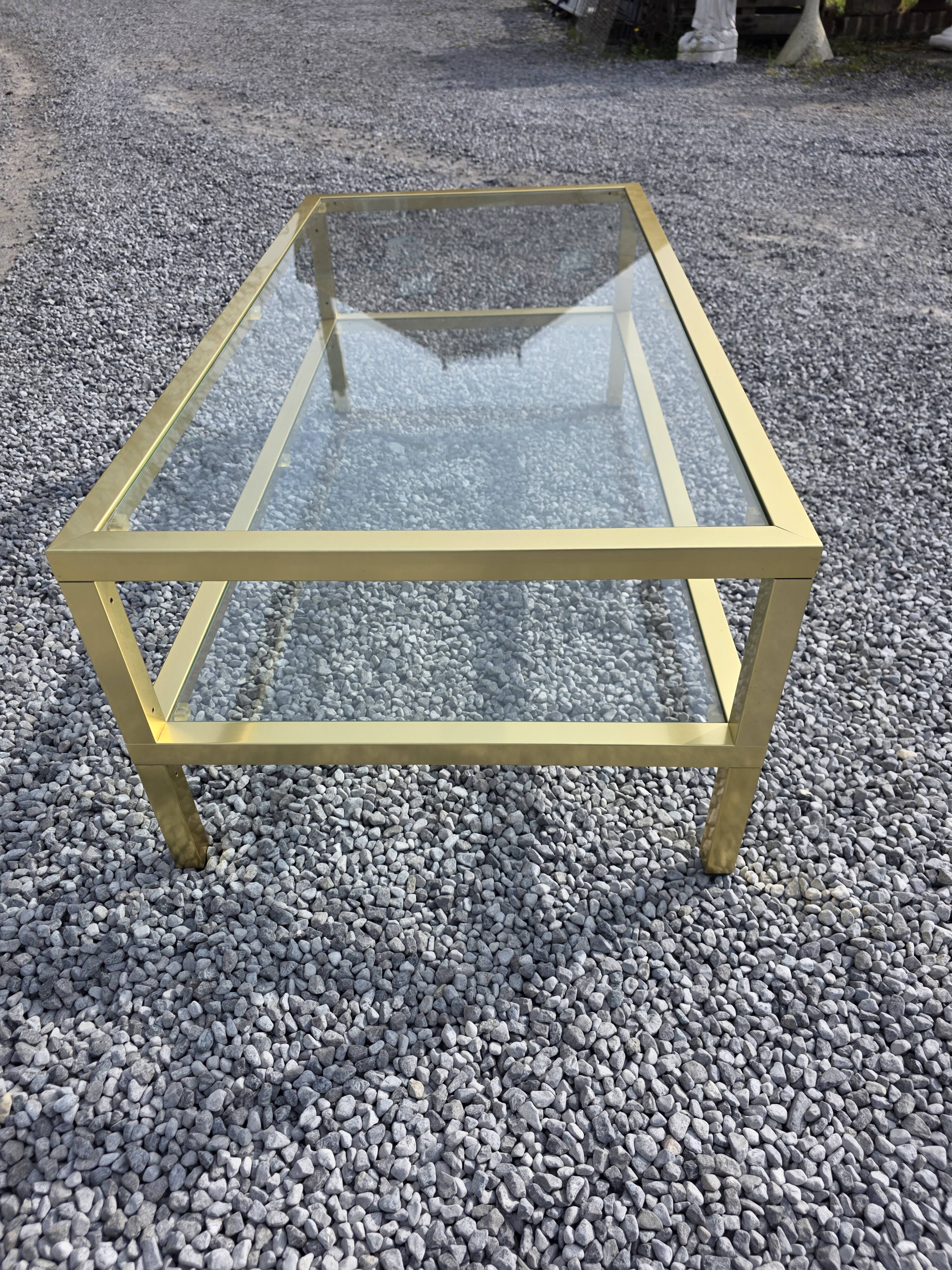 Table basse Pierre Vandel en métal doré brossé années 70