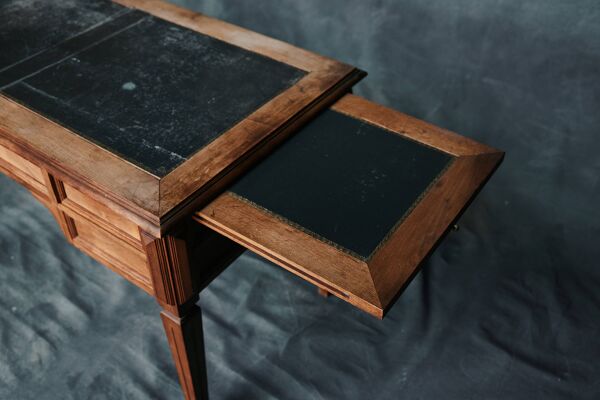 Bureau ancien en bois avec plateau gainé et 5 tiroirs