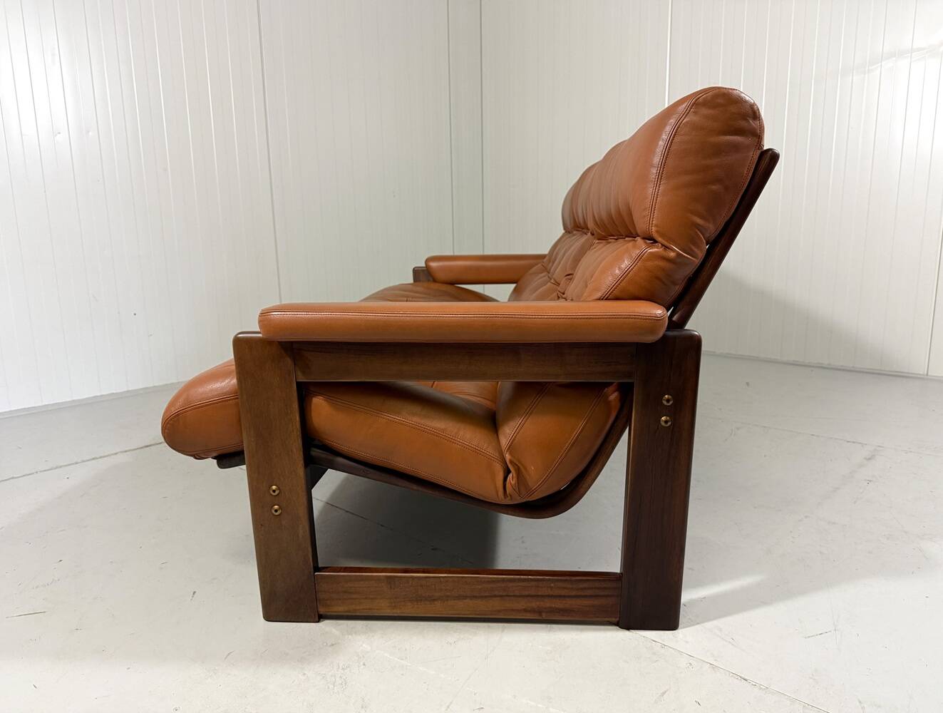 Rosewood and cognac leather canapé by Coja Culemborg, Netherlands, 1970s.
